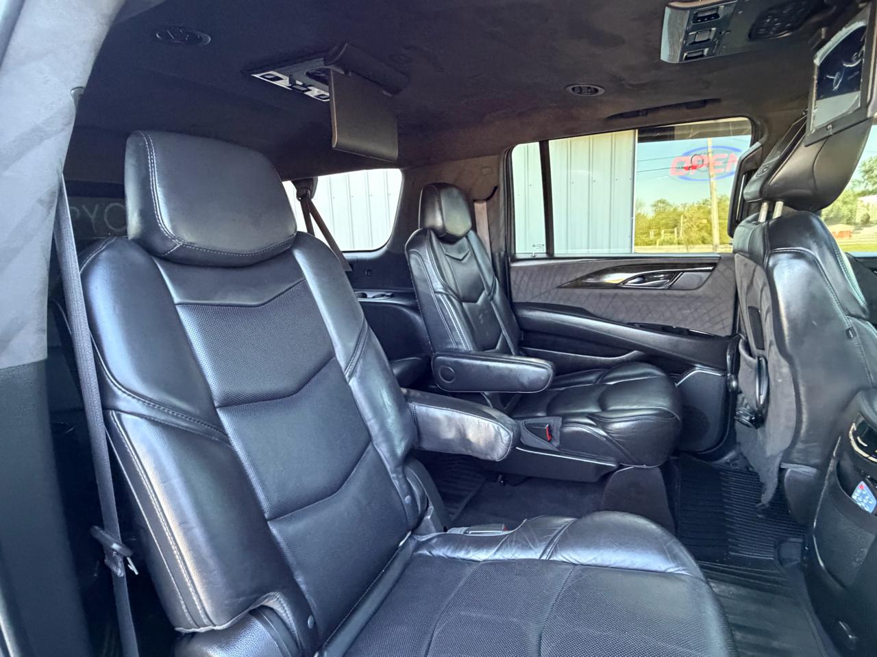 Cadillac Escalade ESV 4WD 4dr Platinum 2017