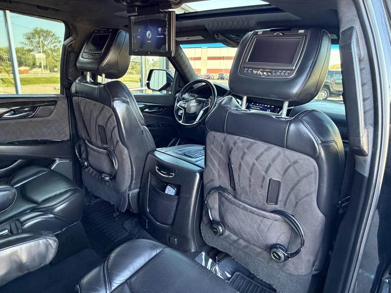 Cadillac Escalade ESV 4WD 4dr Platinum 2017
