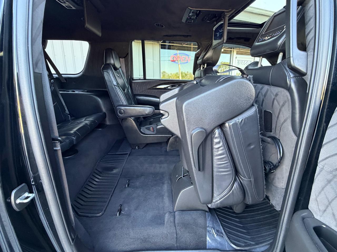 Cadillac Escalade ESV 4WD 4dr Platinum 2017