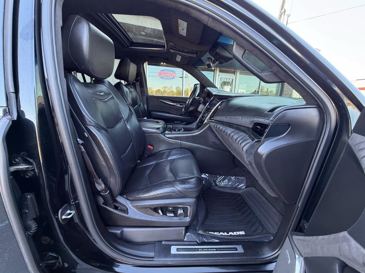 Cadillac Escalade ESV 4WD 4dr Platinum 2017