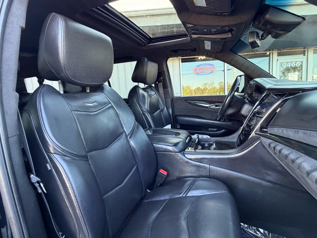 Cadillac Escalade ESV 4WD 4dr Platinum 2017