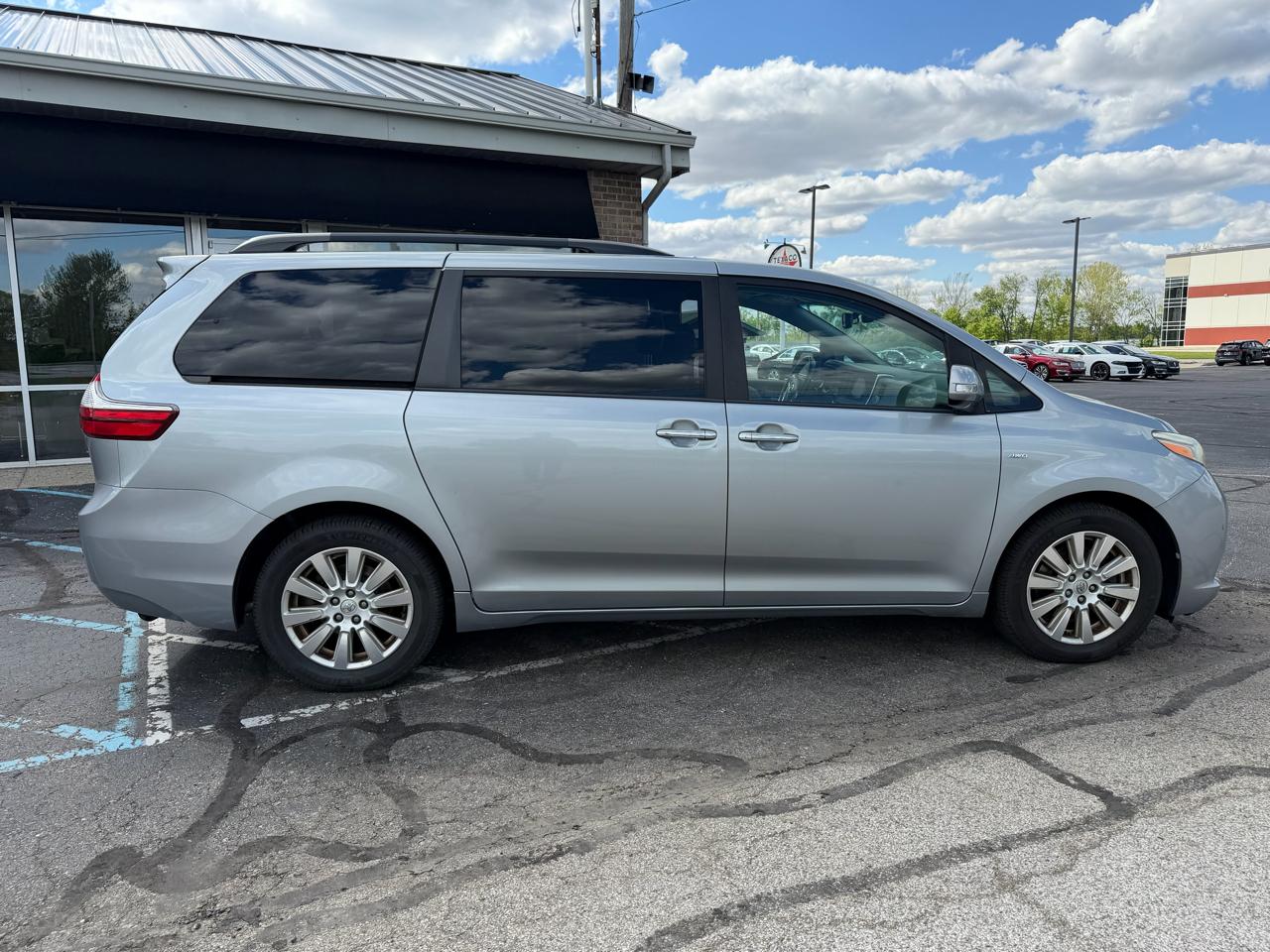 Toyota Sienna Limited Premium AWD 7-Passenger (Natl) 2017