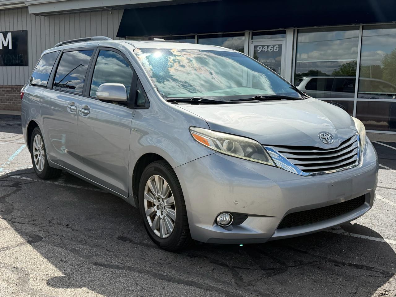 Toyota Sienna Limited Premium AWD 7-Passenger (Natl) 2017