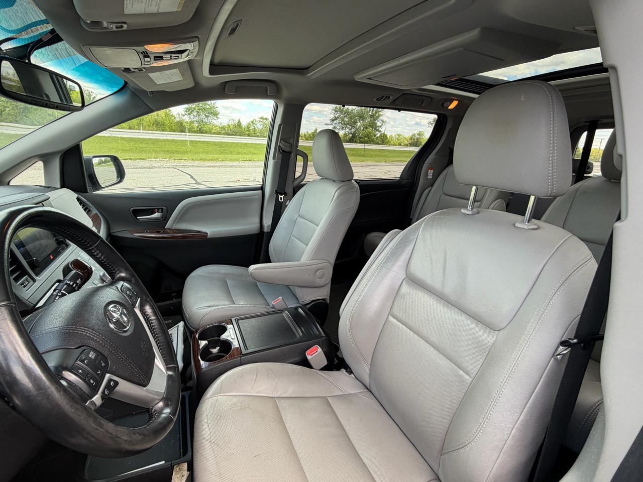 Toyota Sienna Limited Premium AWD 7-Passenger (Natl) 2017