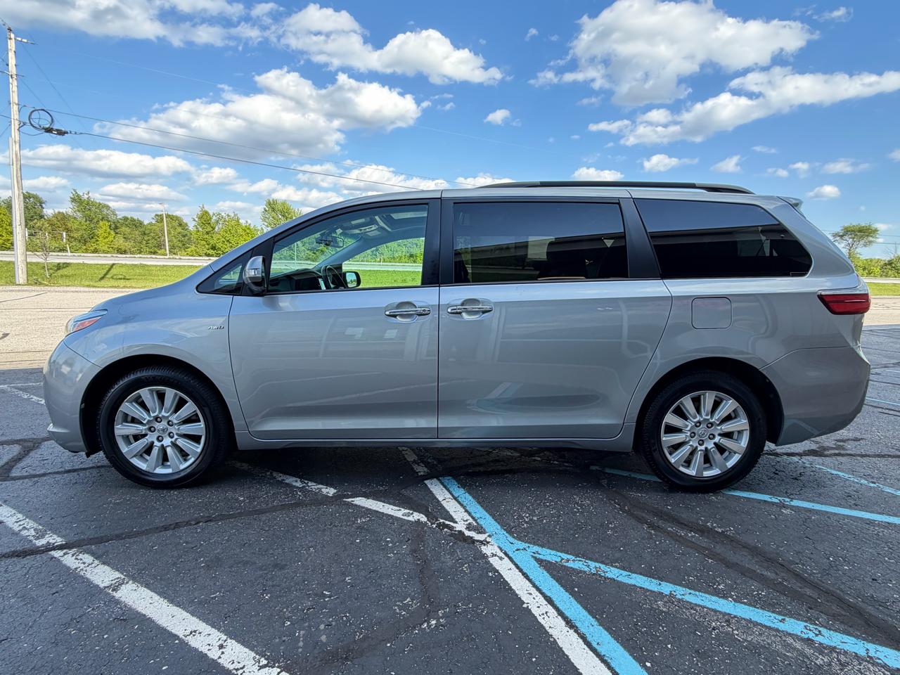 Toyota Sienna Limited Premium AWD 7-Passenger (Natl) 2017