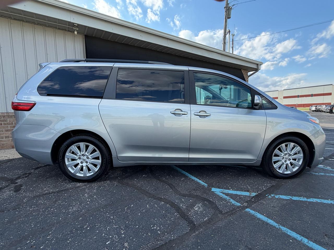 Toyota Sienna Limited Premium AWD 7-Passenger (Natl) 2017