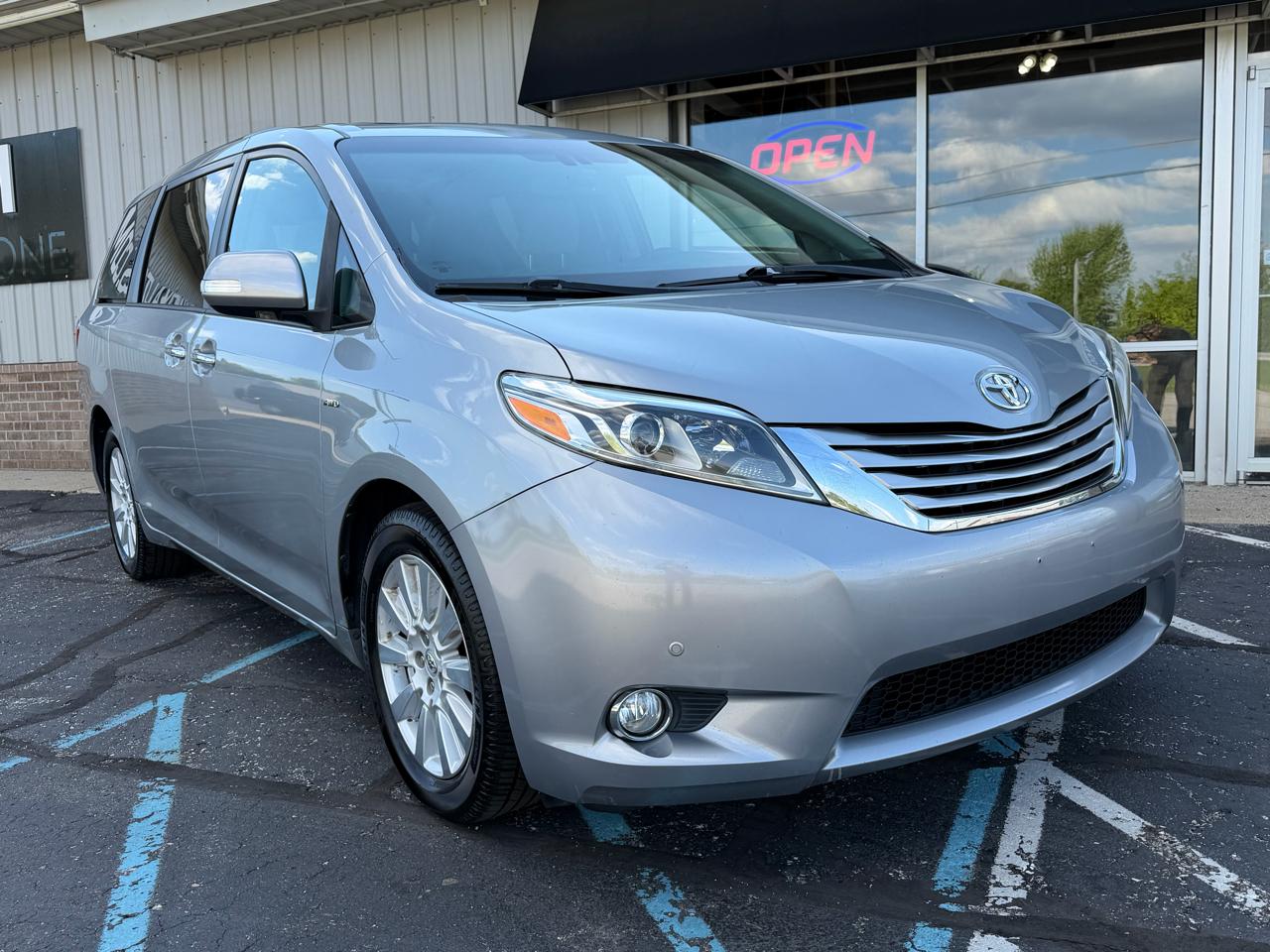 Toyota Sienna Limited Premium AWD 7-Passenger (Natl) 2017