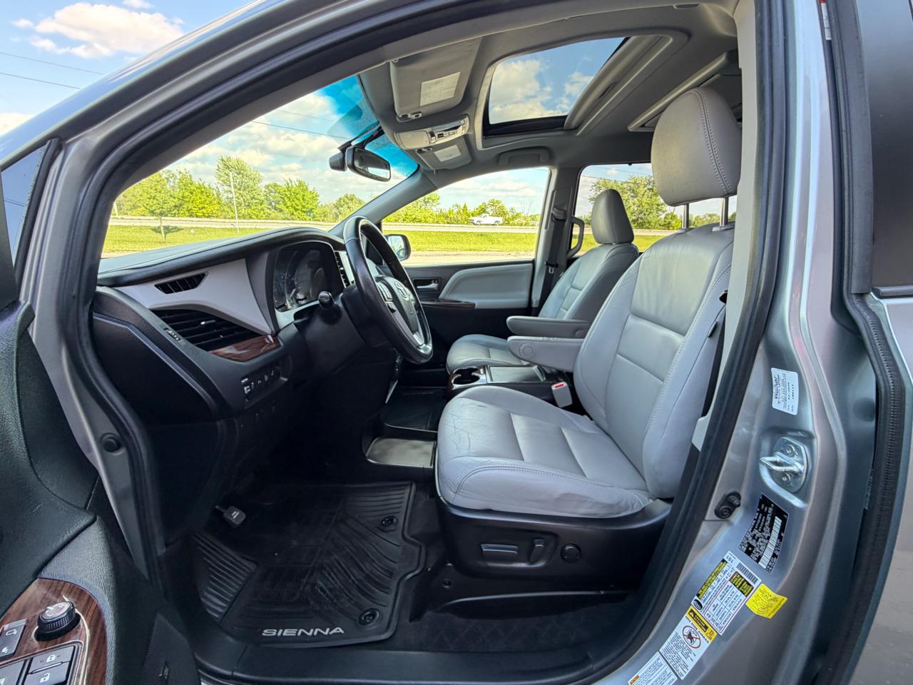 Toyota Sienna Limited Premium AWD 7-Passenger (Natl) 2017