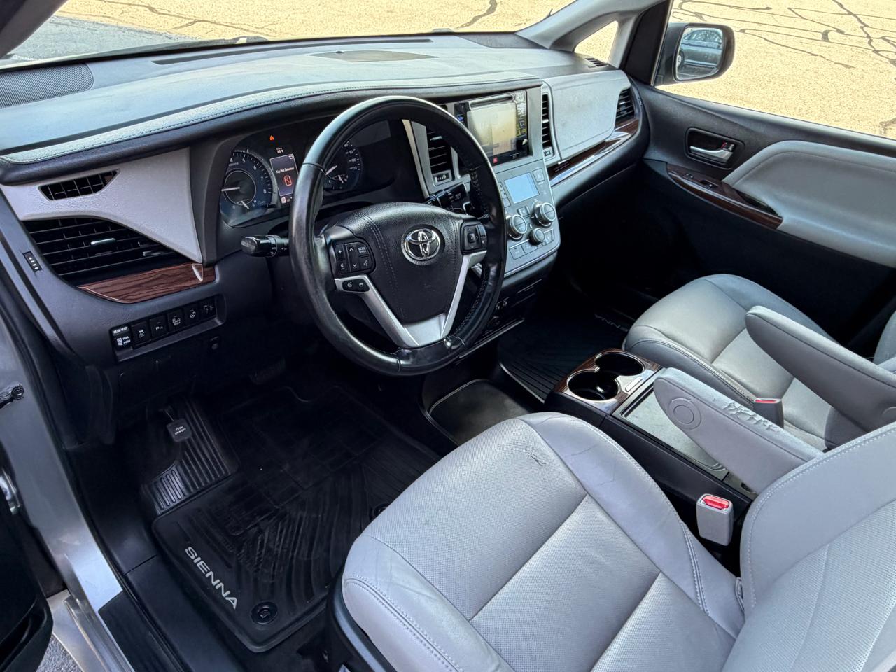 Toyota Sienna Limited Premium AWD 7-Passenger (Natl) 2017