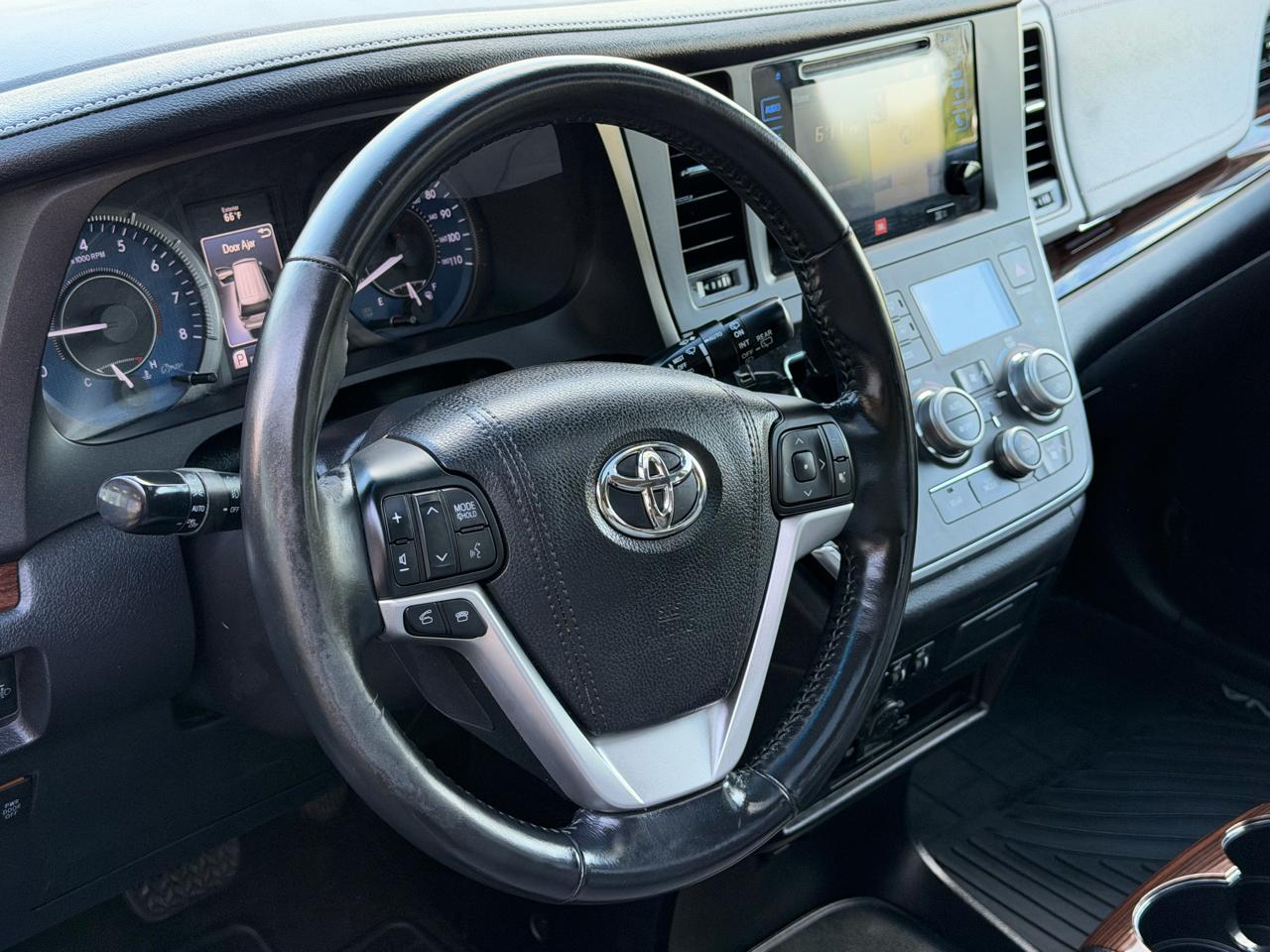 Toyota Sienna Limited Premium AWD 7-Passenger (Natl) 2017