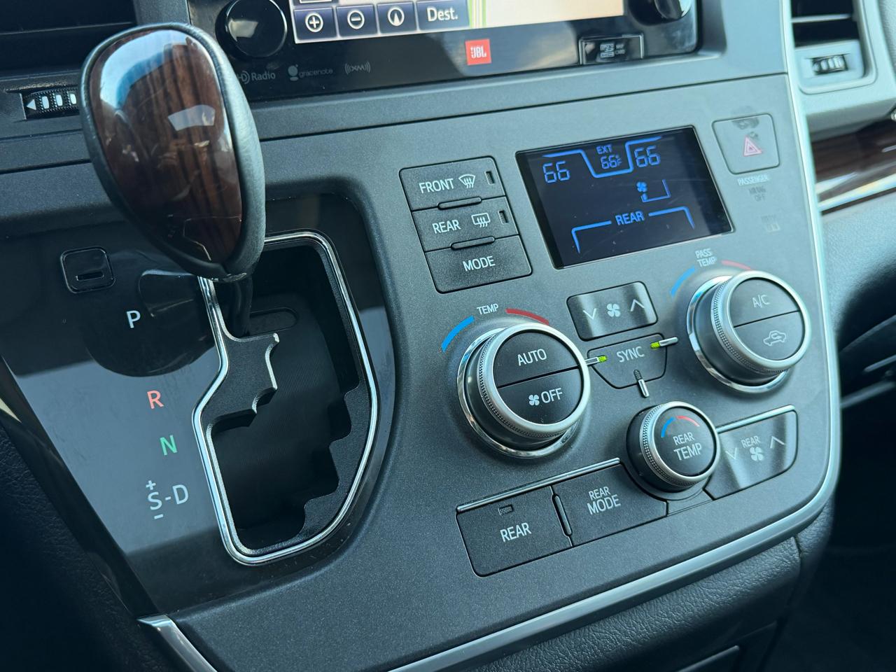 Toyota Sienna Limited Premium AWD 7-Passenger (Natl) 2017