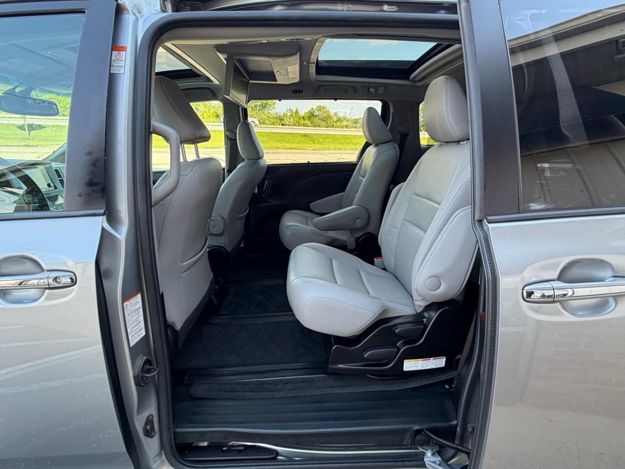 Toyota Sienna Limited Premium AWD 7-Passenger (Natl) 2017