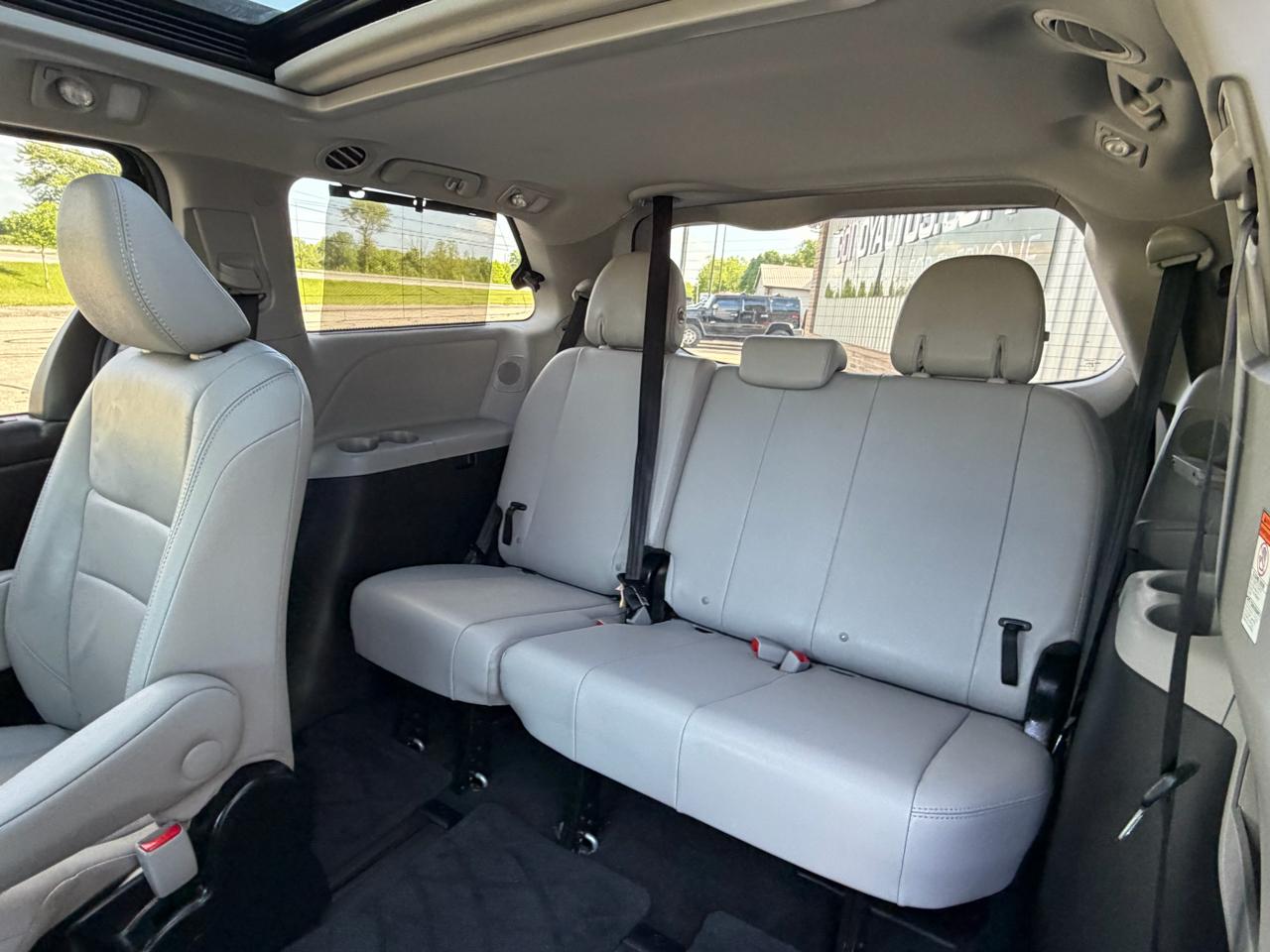Toyota Sienna Limited Premium AWD 7-Passenger (Natl) 2017