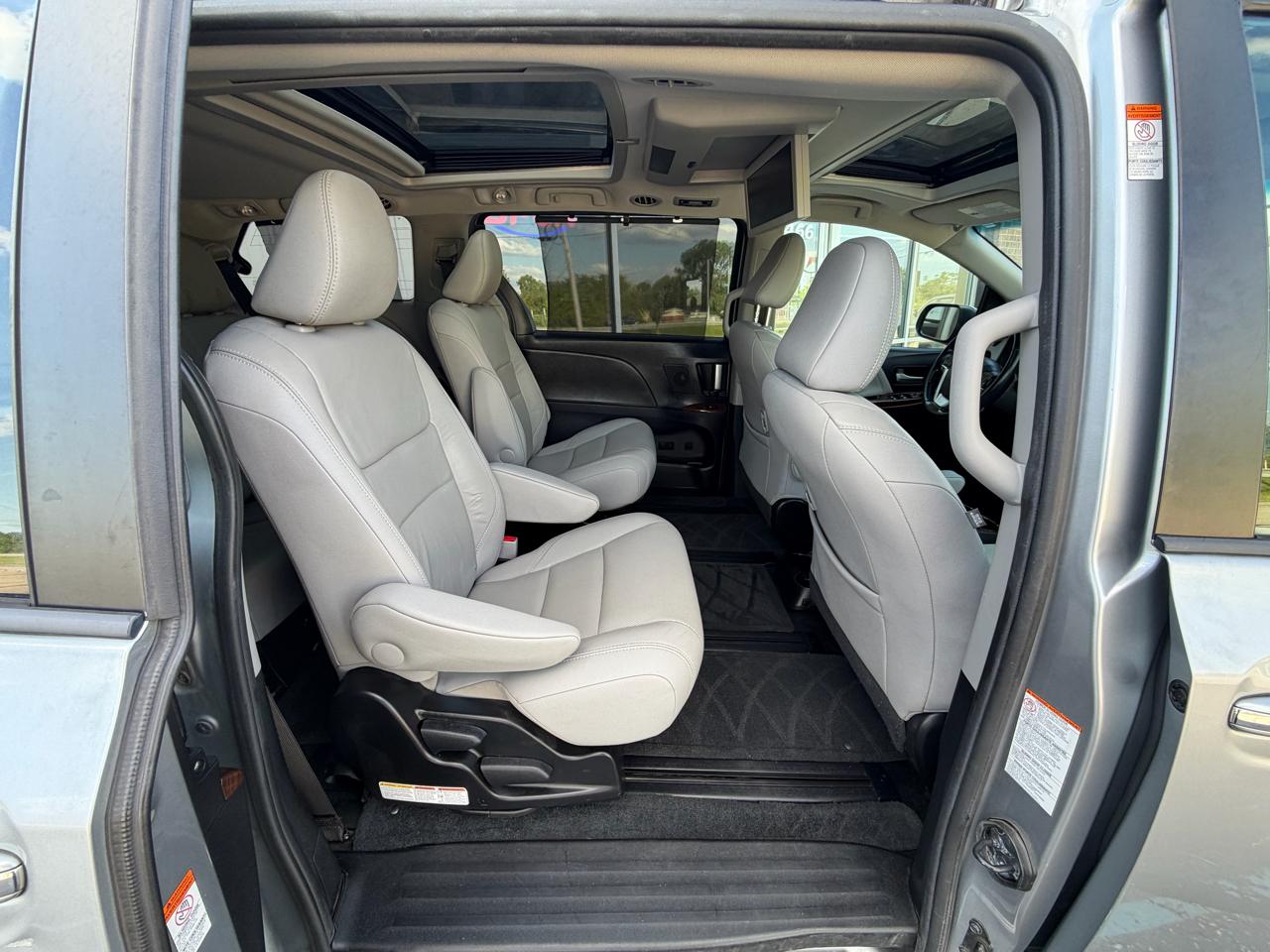 Toyota Sienna Limited Premium AWD 7-Passenger (Natl) 2017