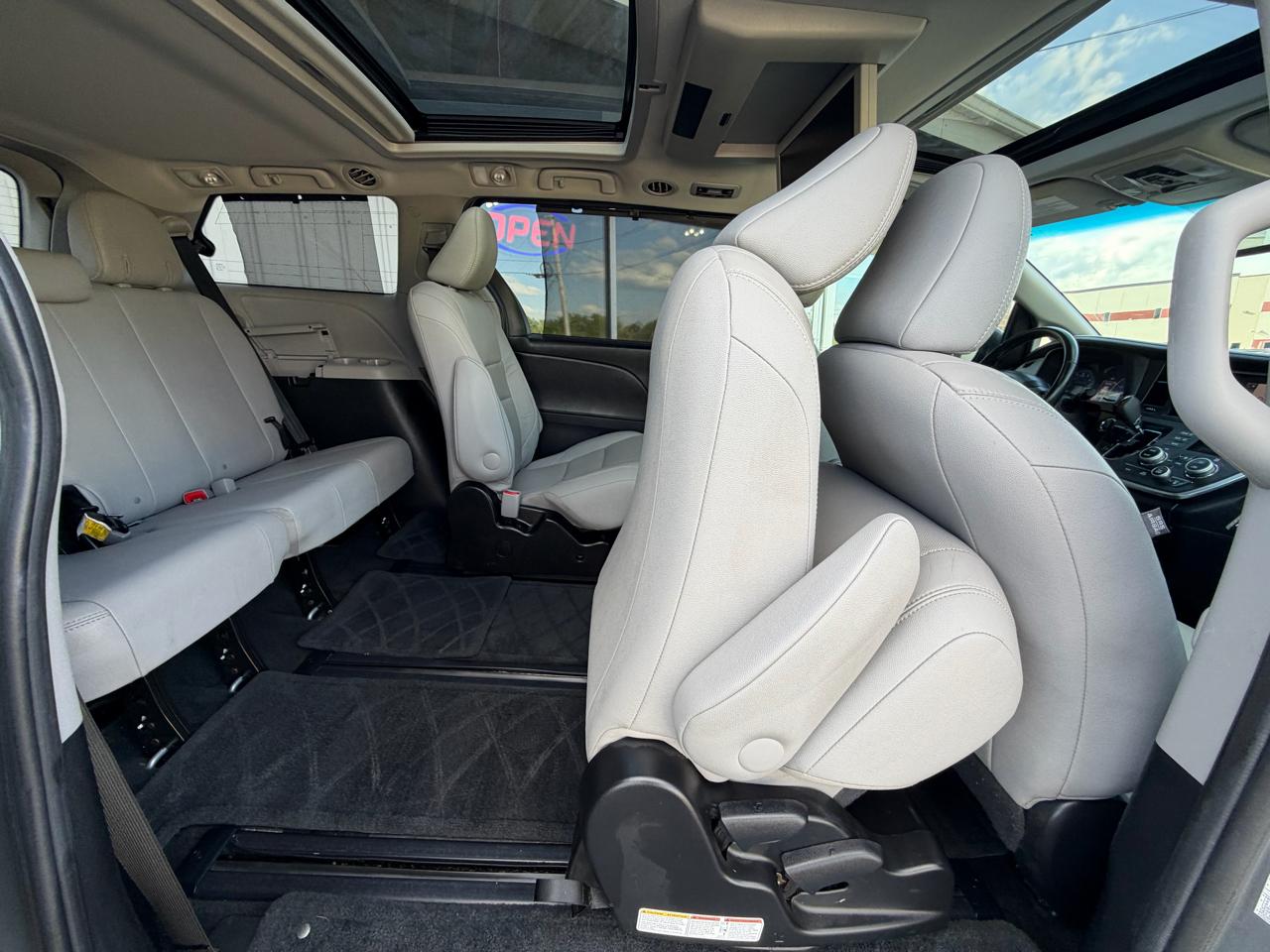 Toyota Sienna Limited Premium AWD 7-Passenger (Natl) 2017