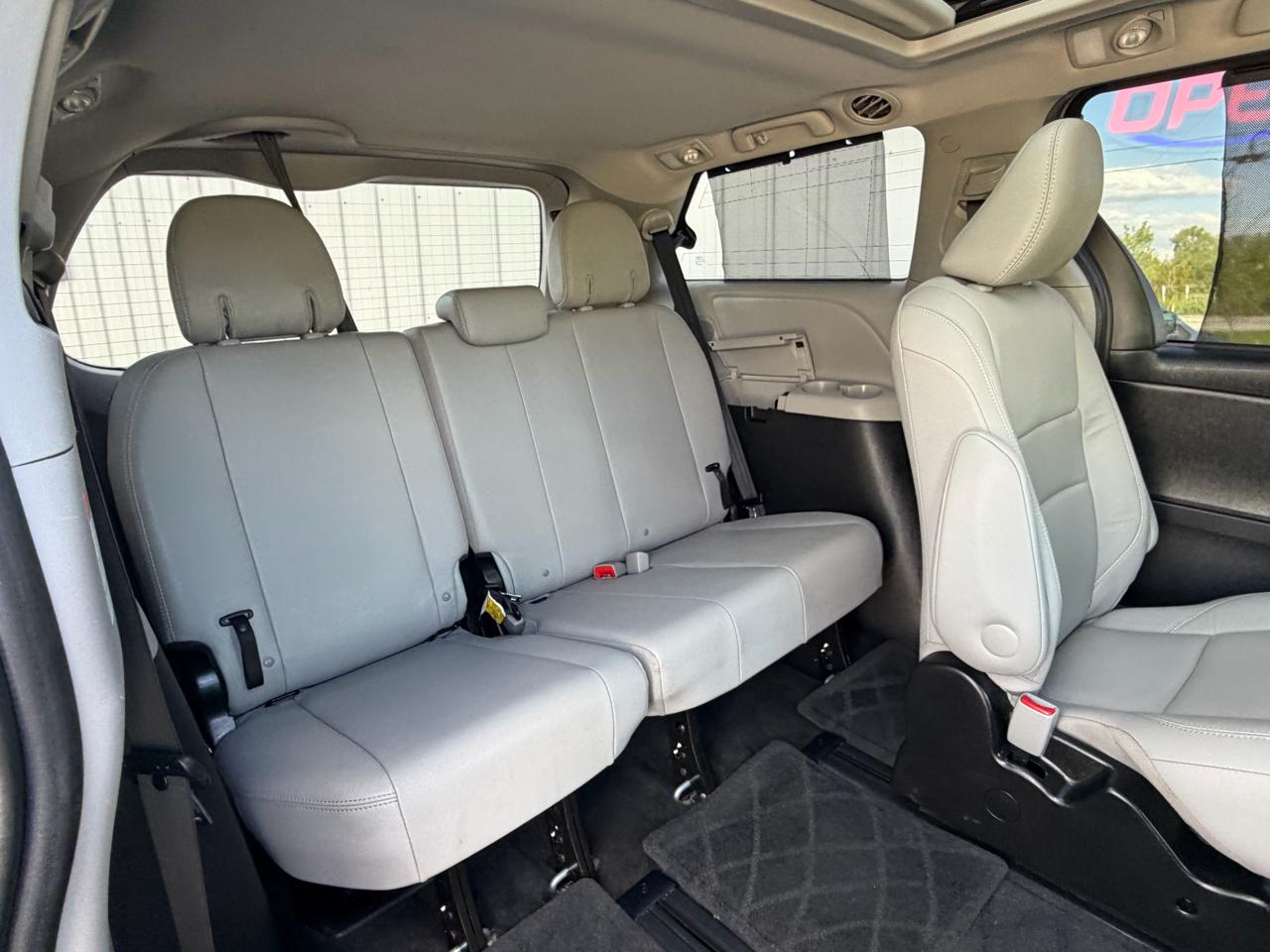 Toyota Sienna Limited Premium AWD 7-Passenger (Natl) 2017