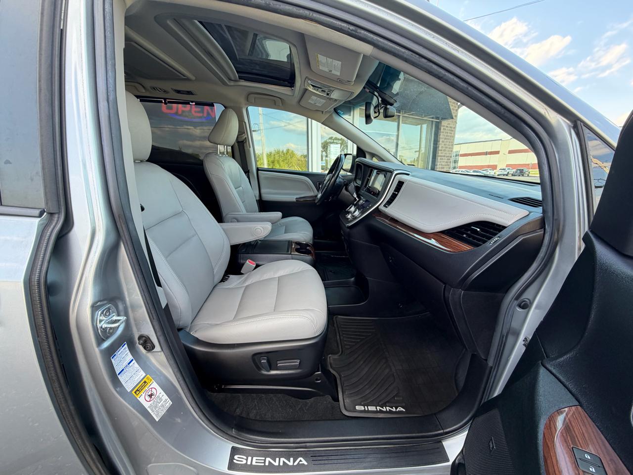 Toyota Sienna Limited Premium AWD 7-Passenger (Natl) 2017