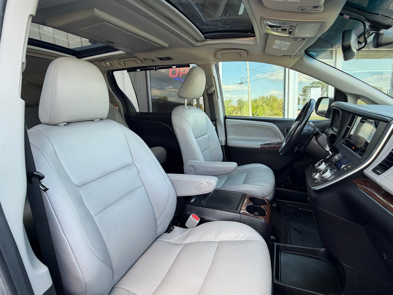 Toyota Sienna Limited Premium AWD 7-Passenger (Natl) 2017