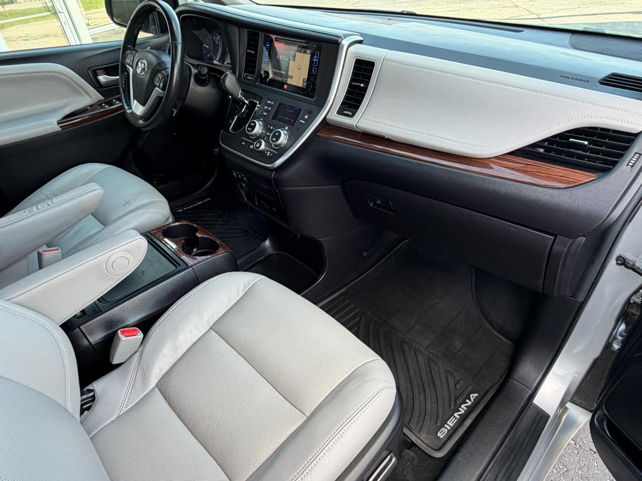 Toyota Sienna Limited Premium AWD 7-Passenger (Natl) 2017