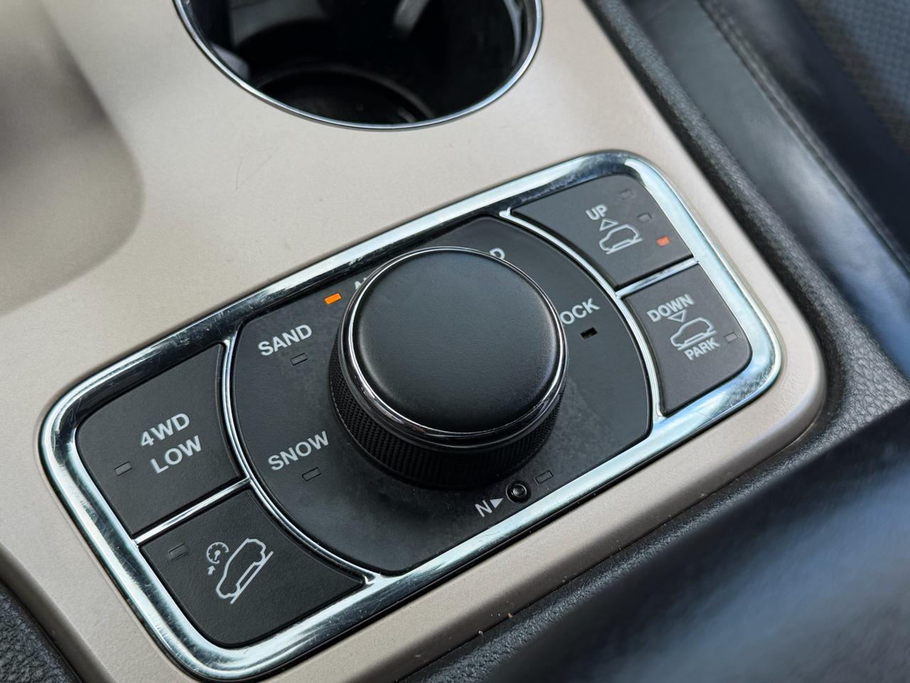 2015 Jeep Grand Cherokee Summit - Photo 23