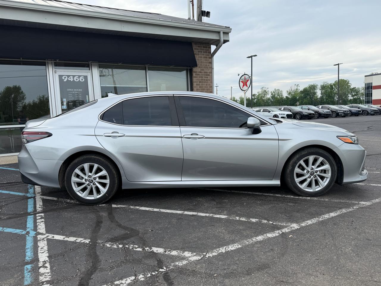 Toyota Camry LE Auto (Natl) 2022