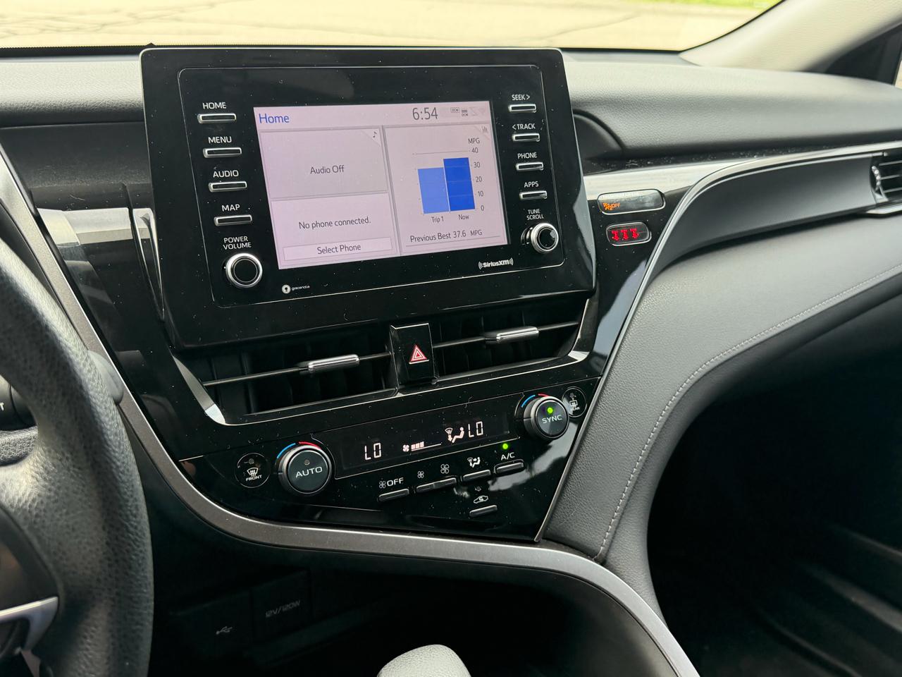 Toyota Camry LE Auto (Natl) 2022