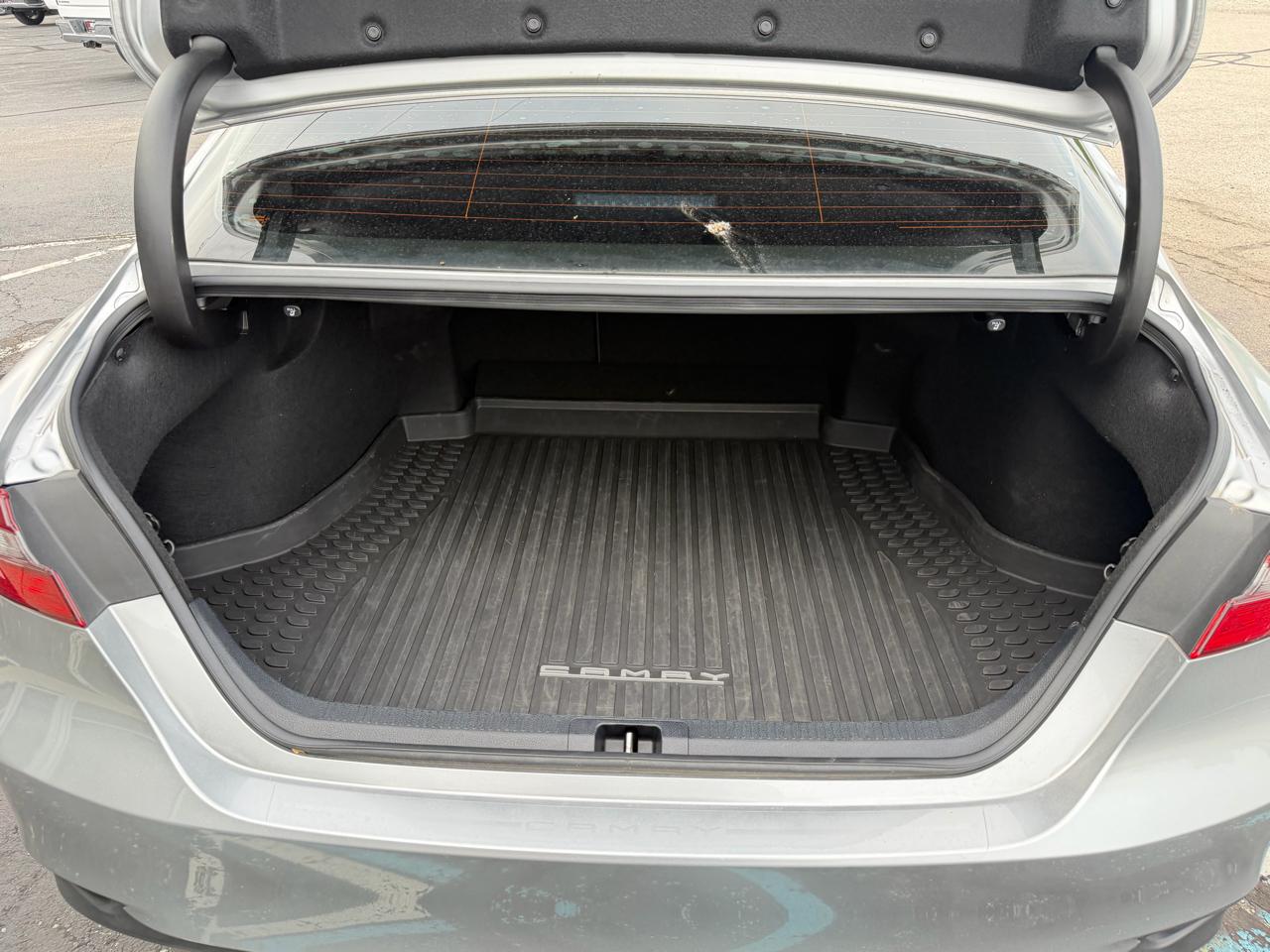 Toyota Camry LE Auto (Natl) 2022
