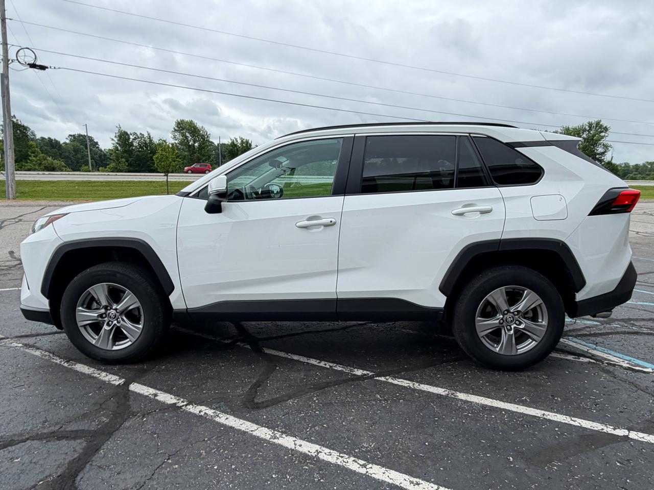 Toyota RAV4 XLE FWD (Natl) 2024