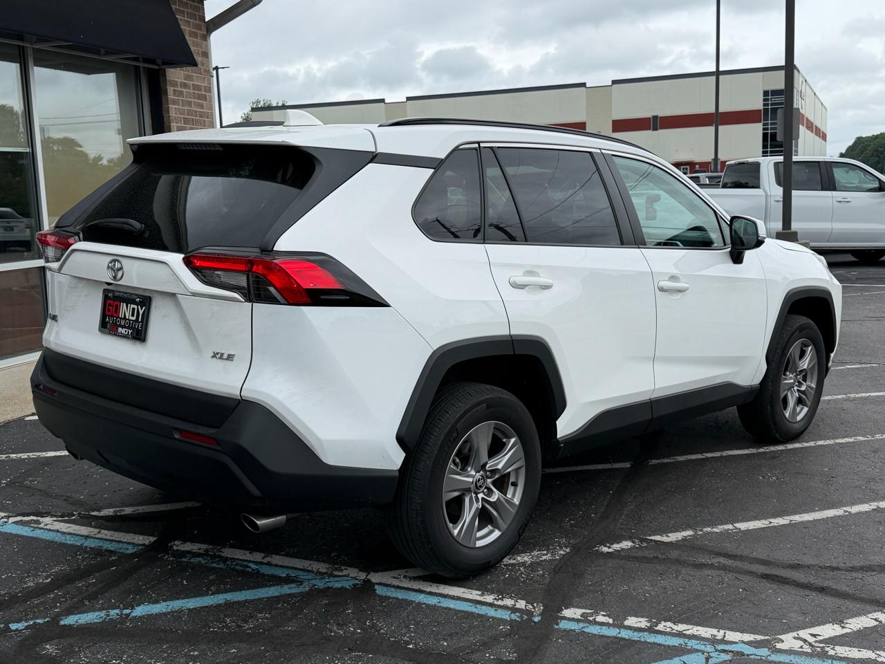 Toyota RAV4 XLE FWD (Natl) 2024