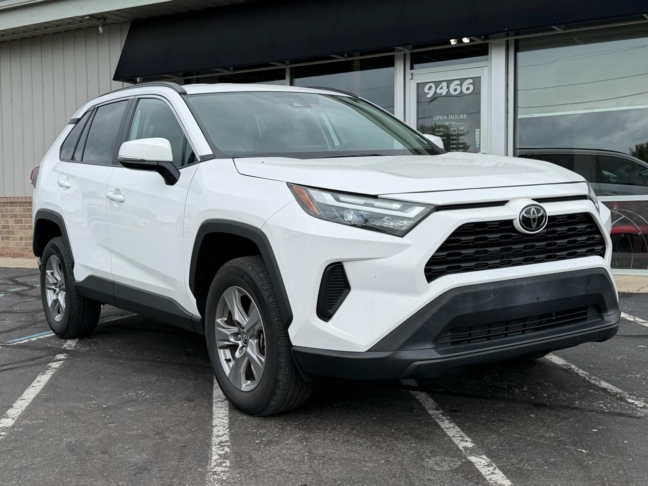 Toyota RAV4 XLE FWD (Natl) 2024