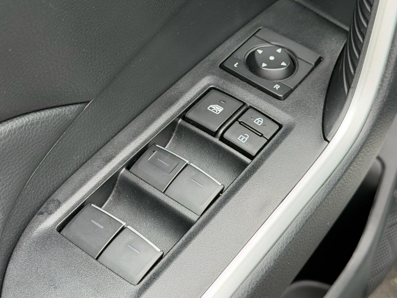 Toyota RAV4 XLE FWD (Natl) 2024