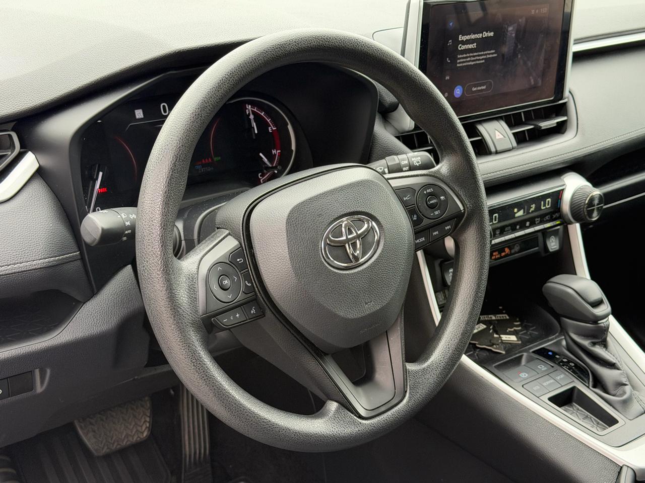 Toyota RAV4 XLE FWD (Natl) 2024