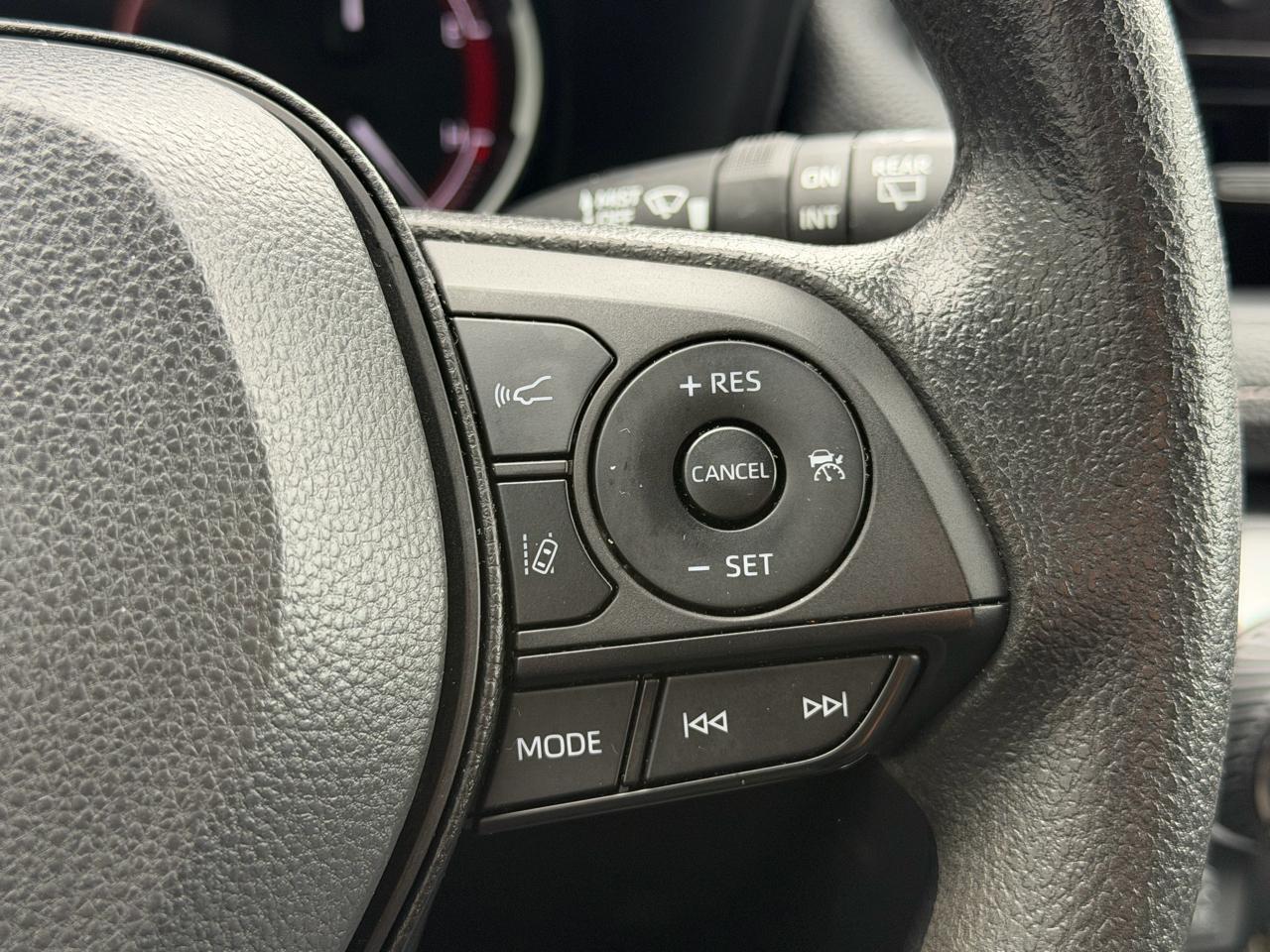 Toyota RAV4 XLE FWD (Natl) 2024