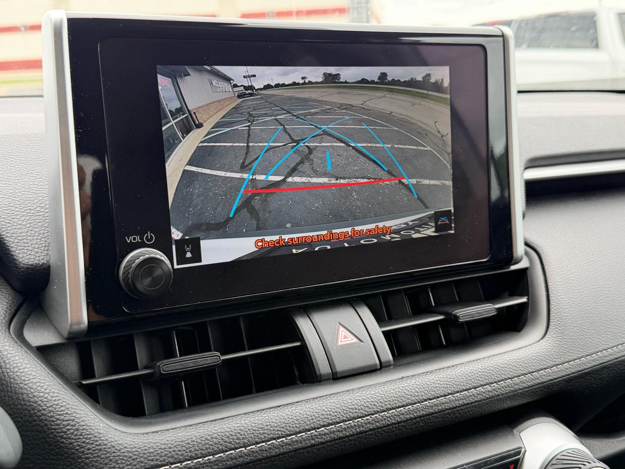 Toyota RAV4 XLE FWD (Natl) 2024