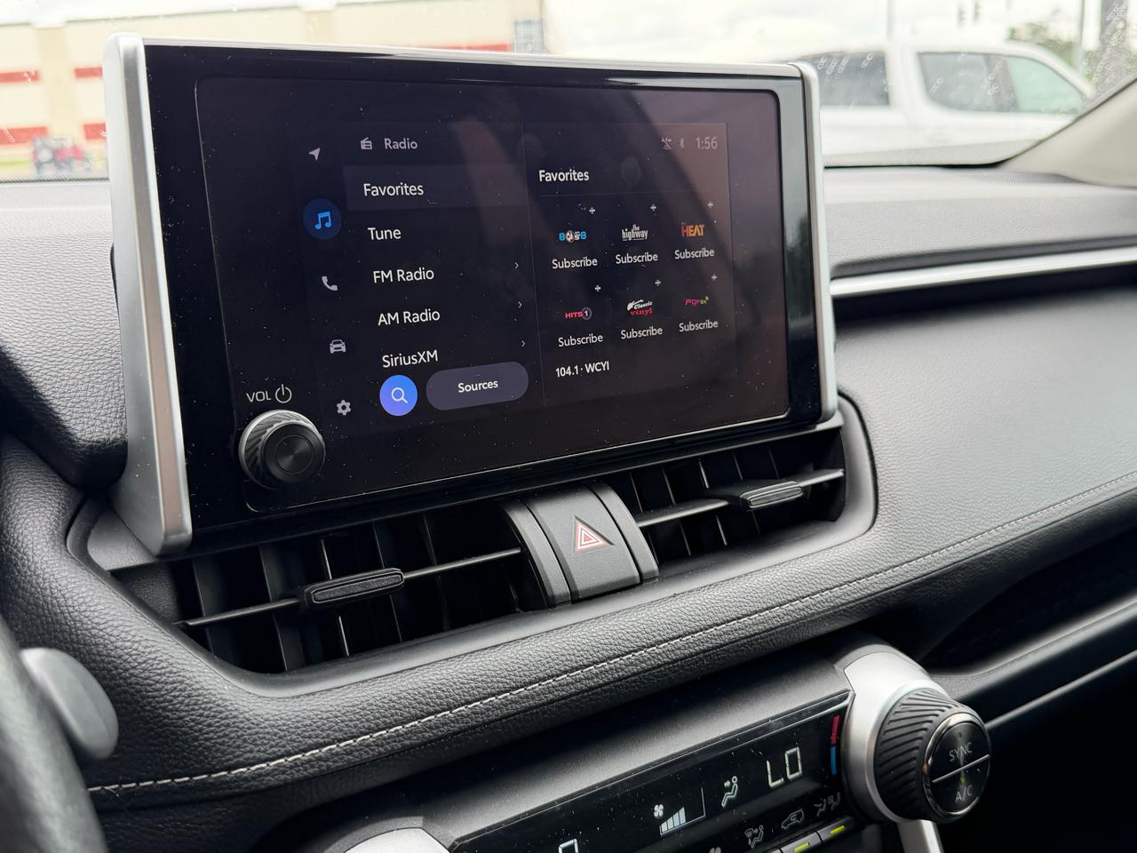 Toyota RAV4 XLE FWD (Natl) 2024