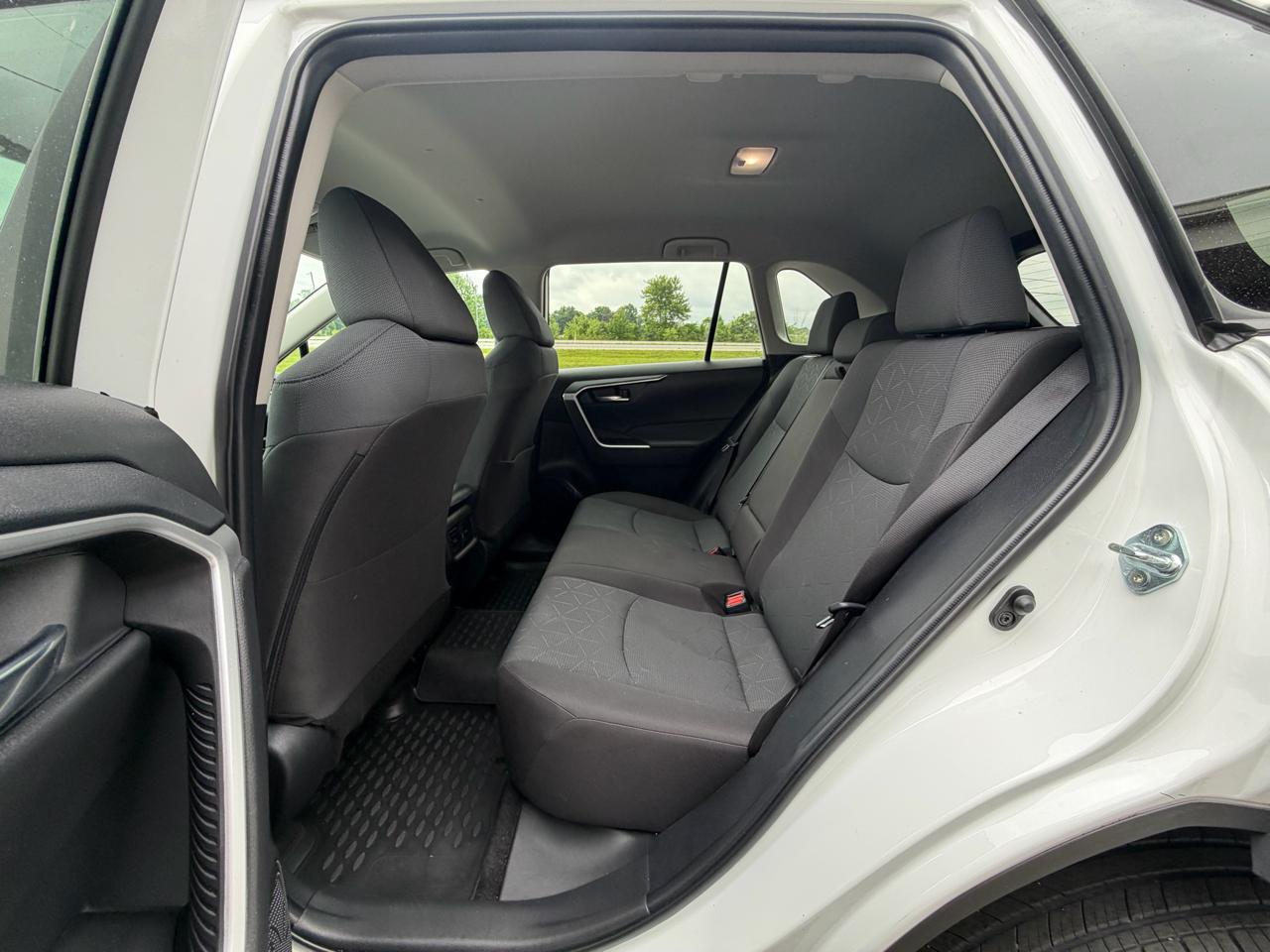 Toyota RAV4 XLE FWD (Natl) 2024