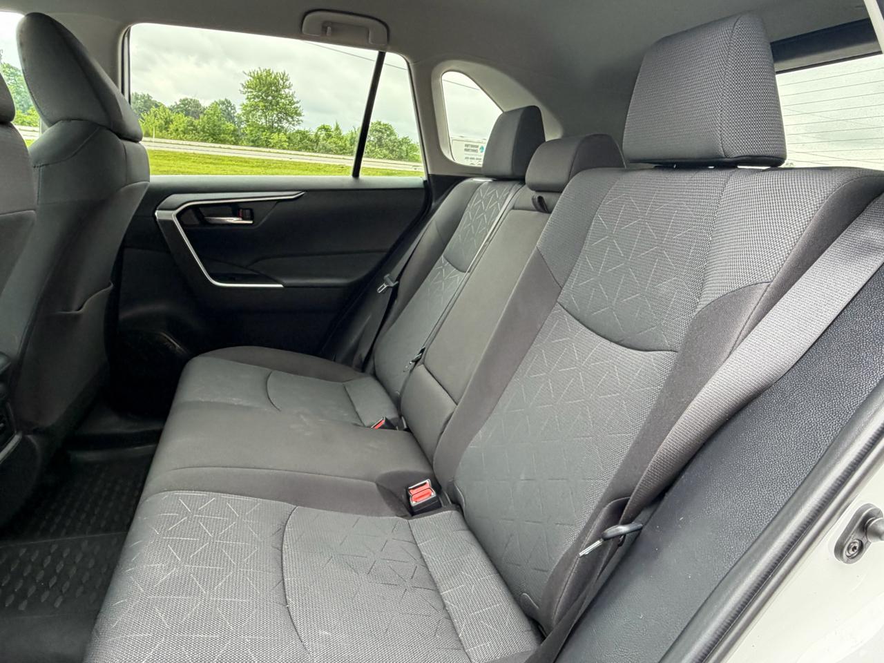 Toyota RAV4 XLE FWD (Natl) 2024
