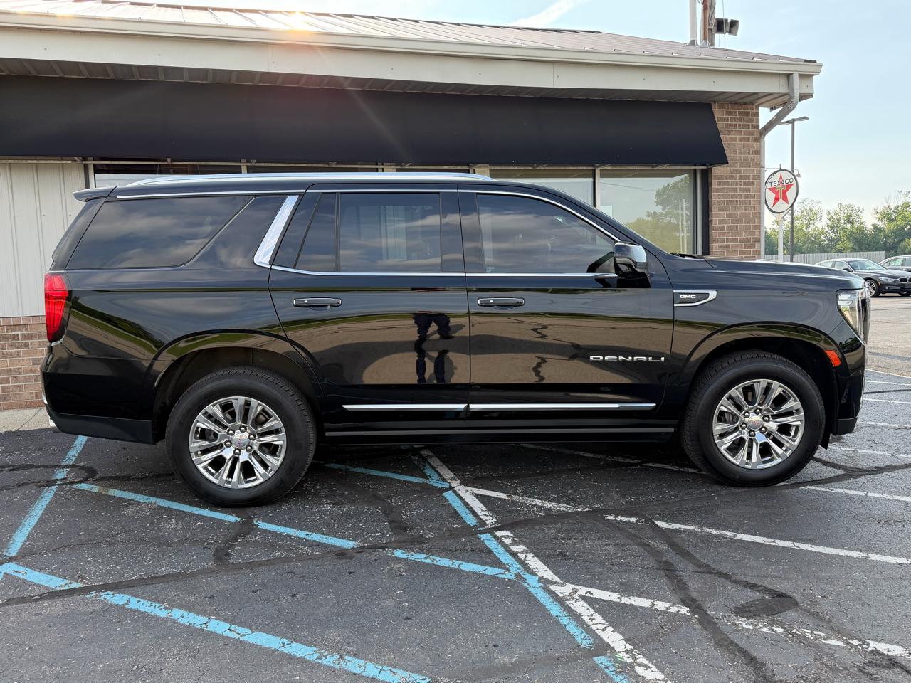 GMC Yukon 4WD 4dr Denali 2022