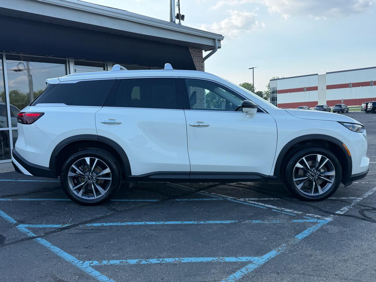 Infiniti QX60 LUXE AWD 2024
