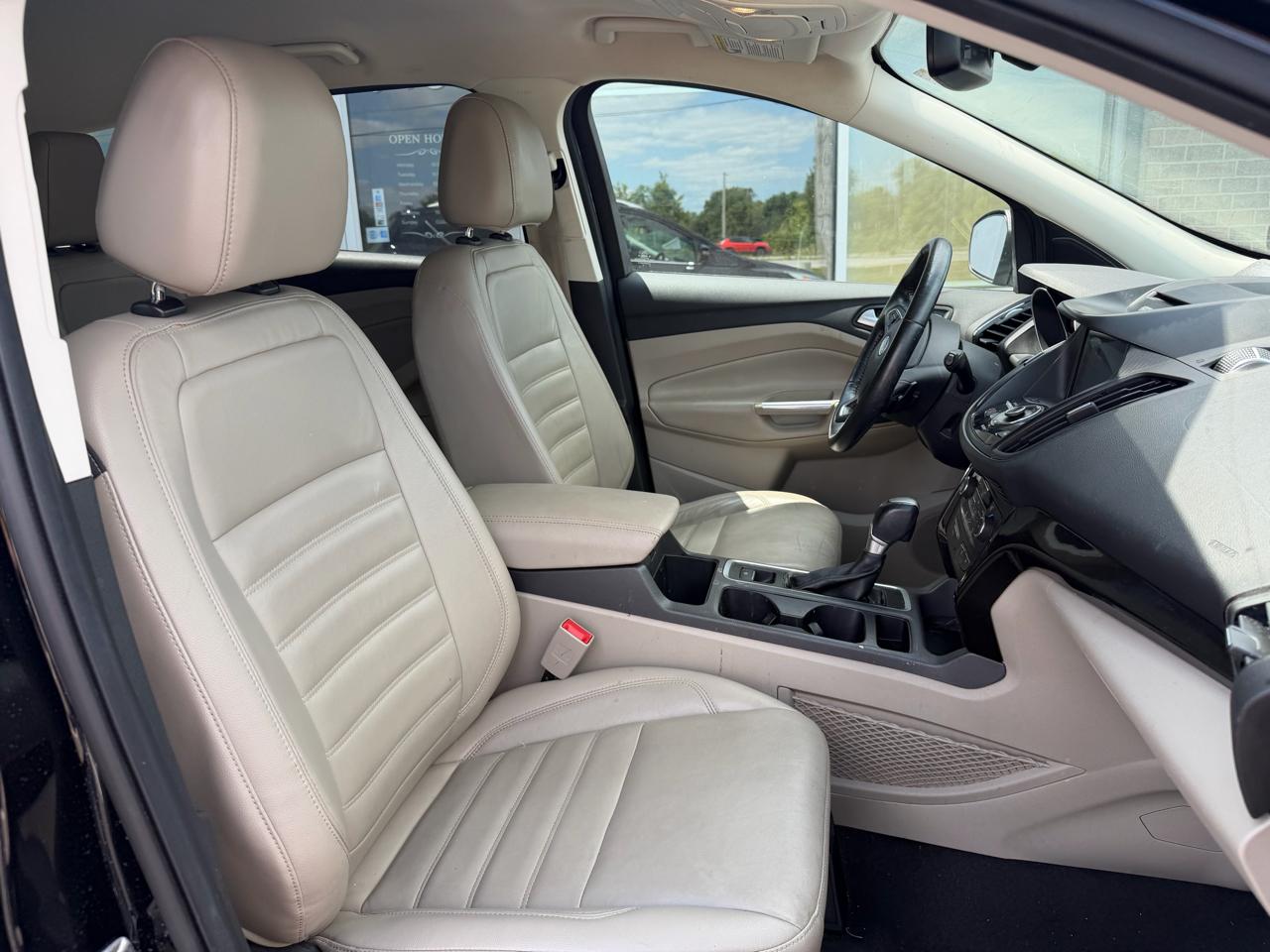 Ford Escape Titanium 4WD 2017