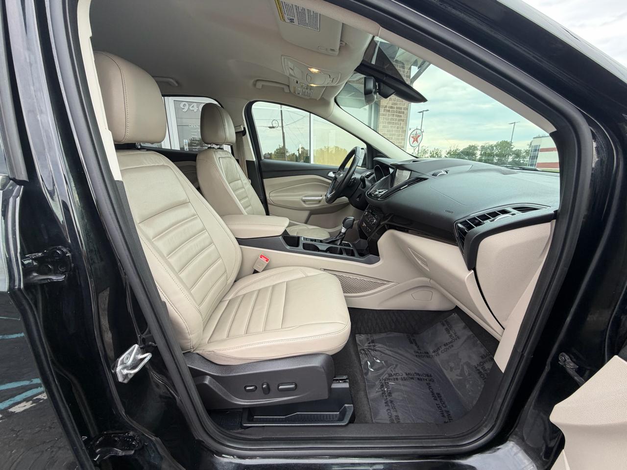 Ford Escape Titanium 4WD 2017