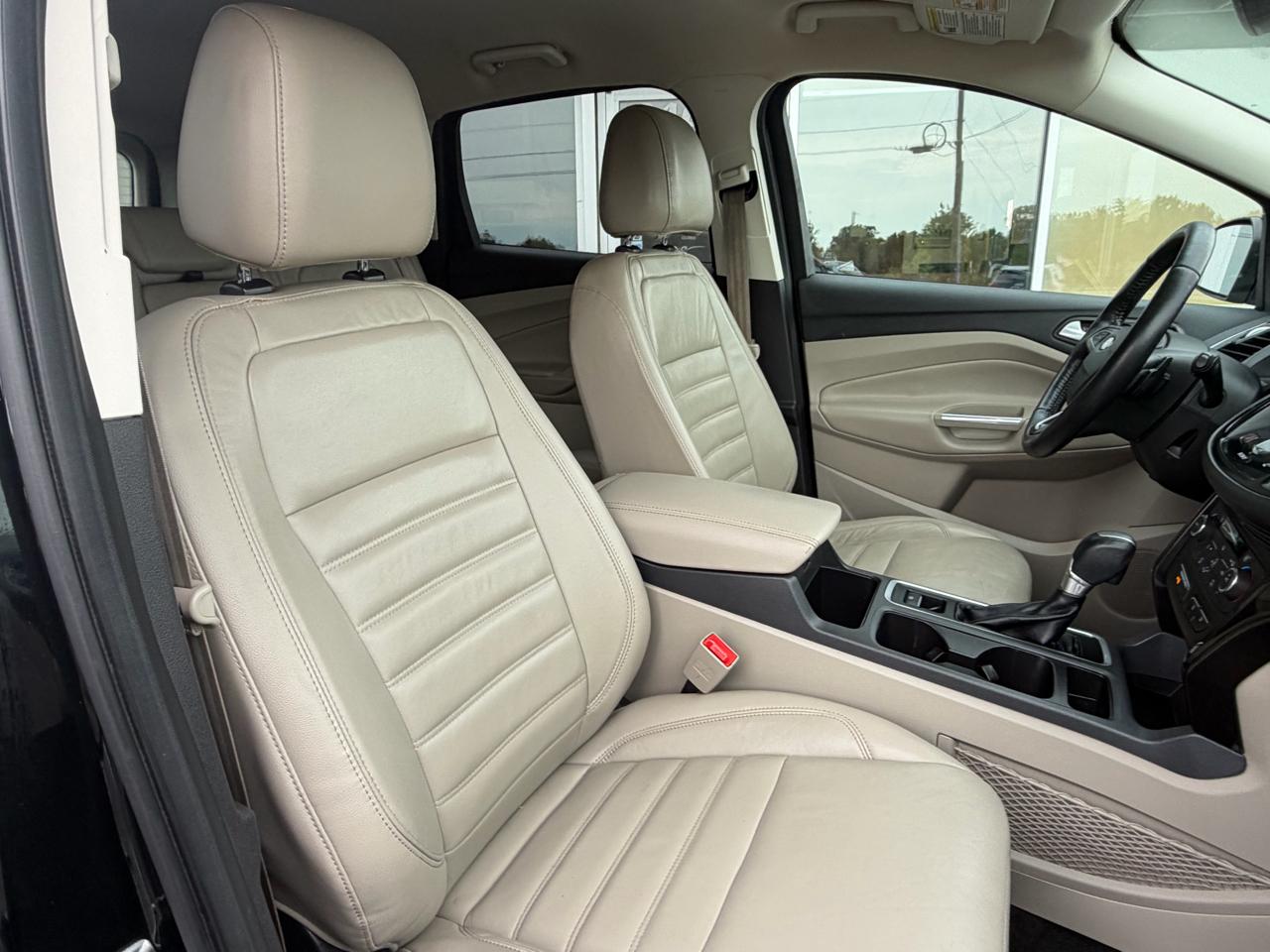 Ford Escape Titanium 4WD 2017
