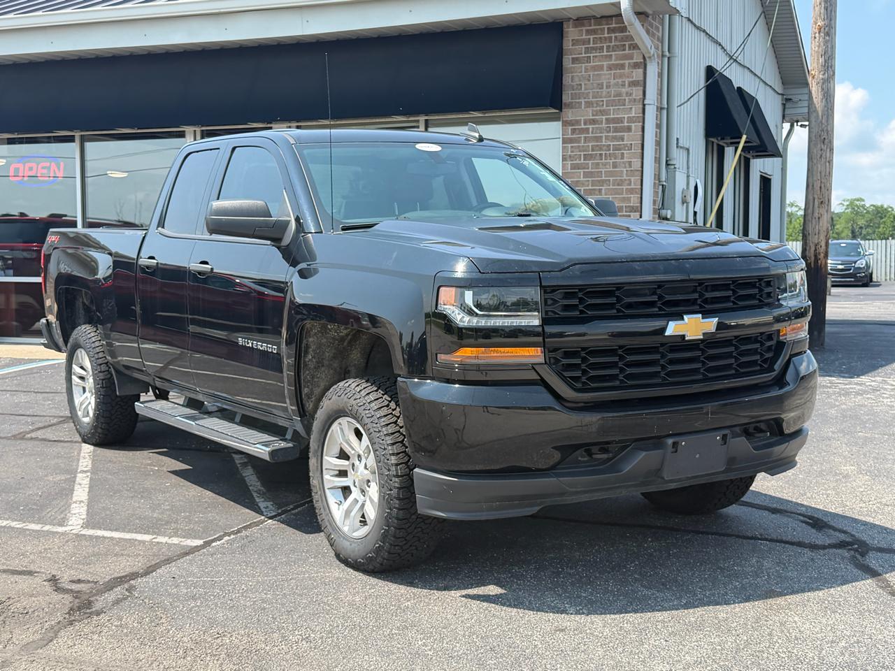 Chevrolet Silverado 1500 4WD Double Cab 143.5" Custom 2018