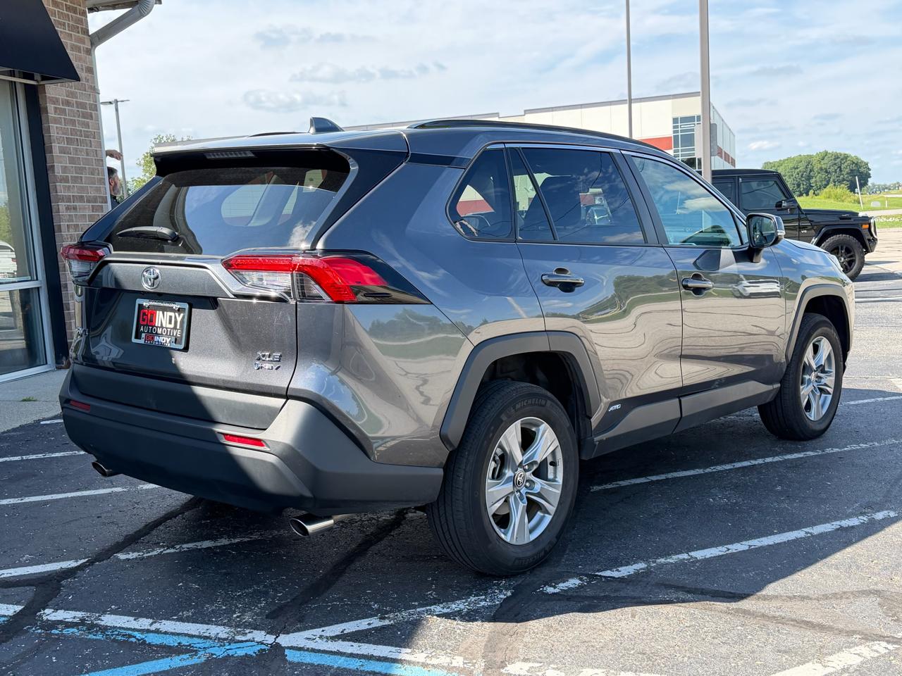 Toyota RAV4 Hybrid XLE AWD (Natl) 2025