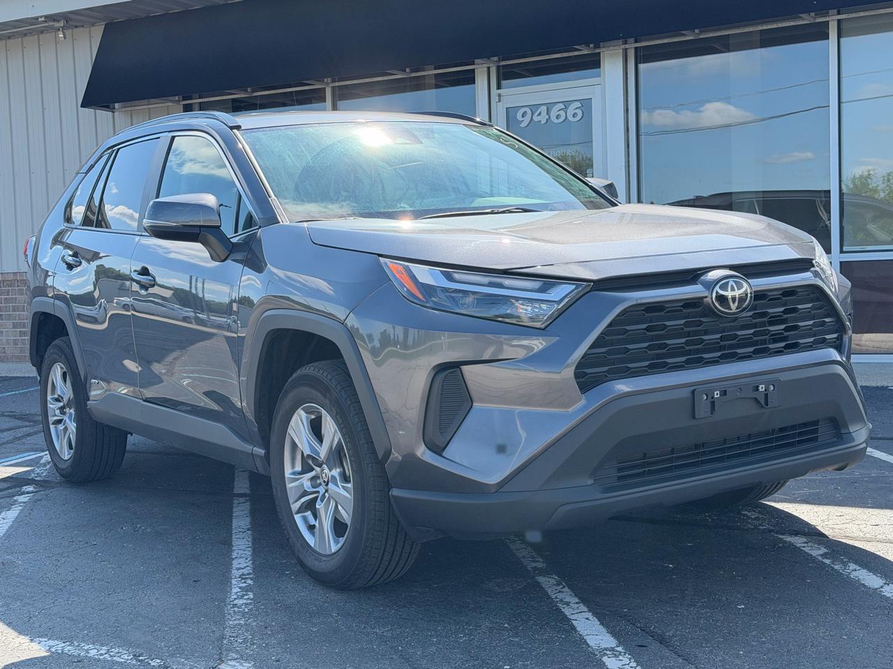 Toyota RAV4 Hybrid XLE AWD (Natl) 2025