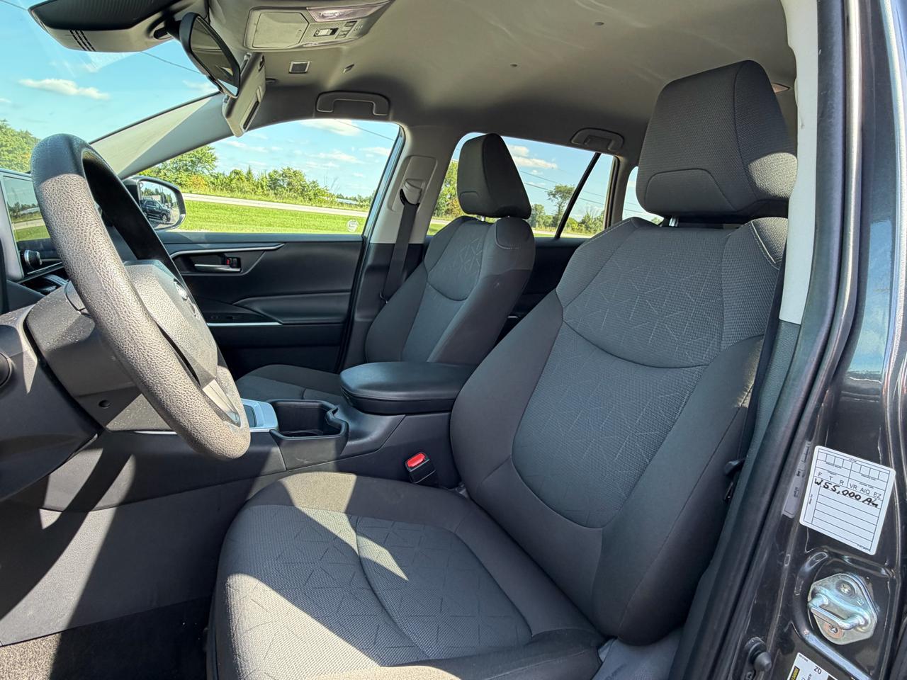 Toyota RAV4 Hybrid XLE AWD (Natl) 2025