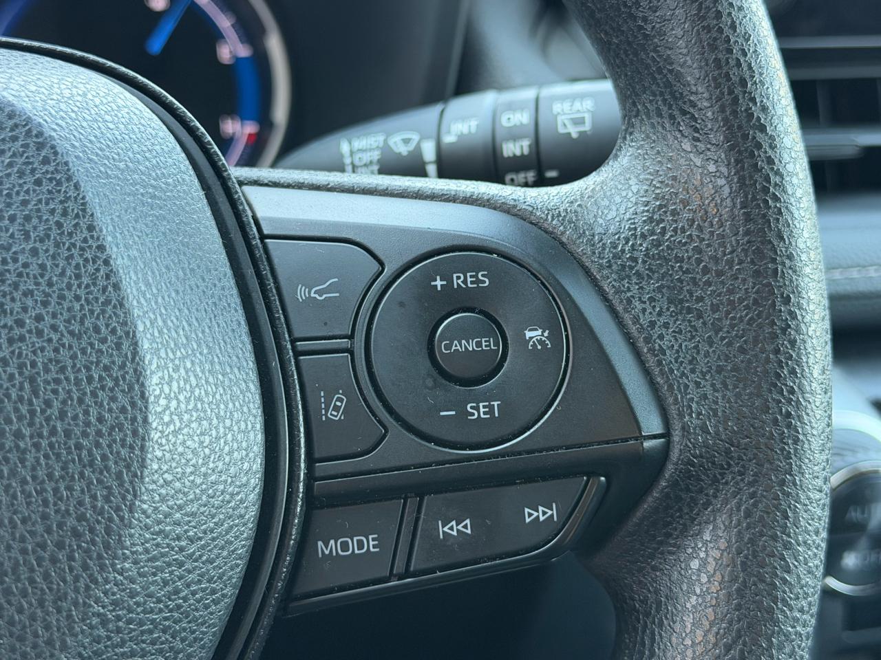 Toyota RAV4 Hybrid XLE AWD (Natl) 2025
