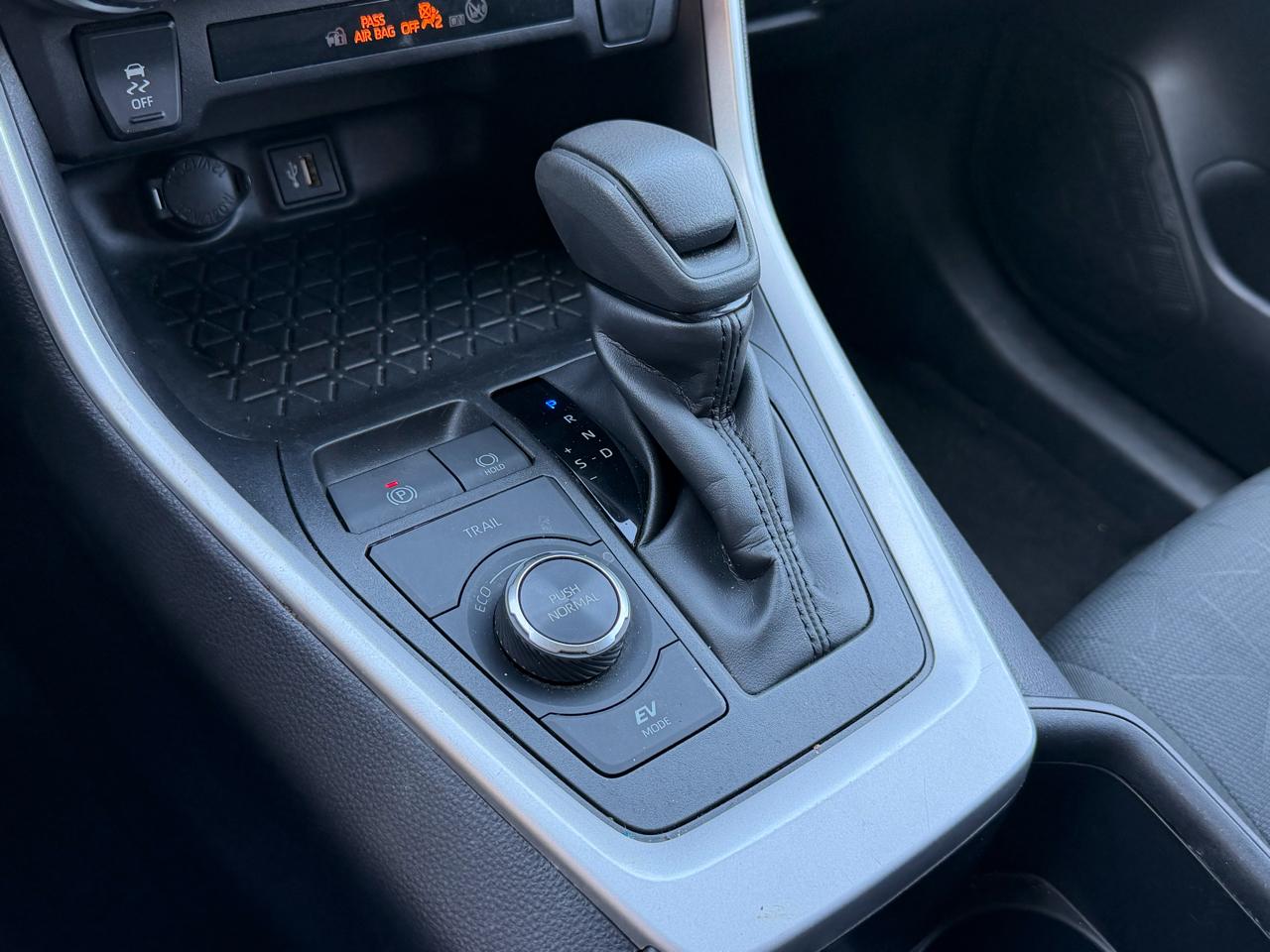 Toyota RAV4 Hybrid XLE AWD (Natl) 2025