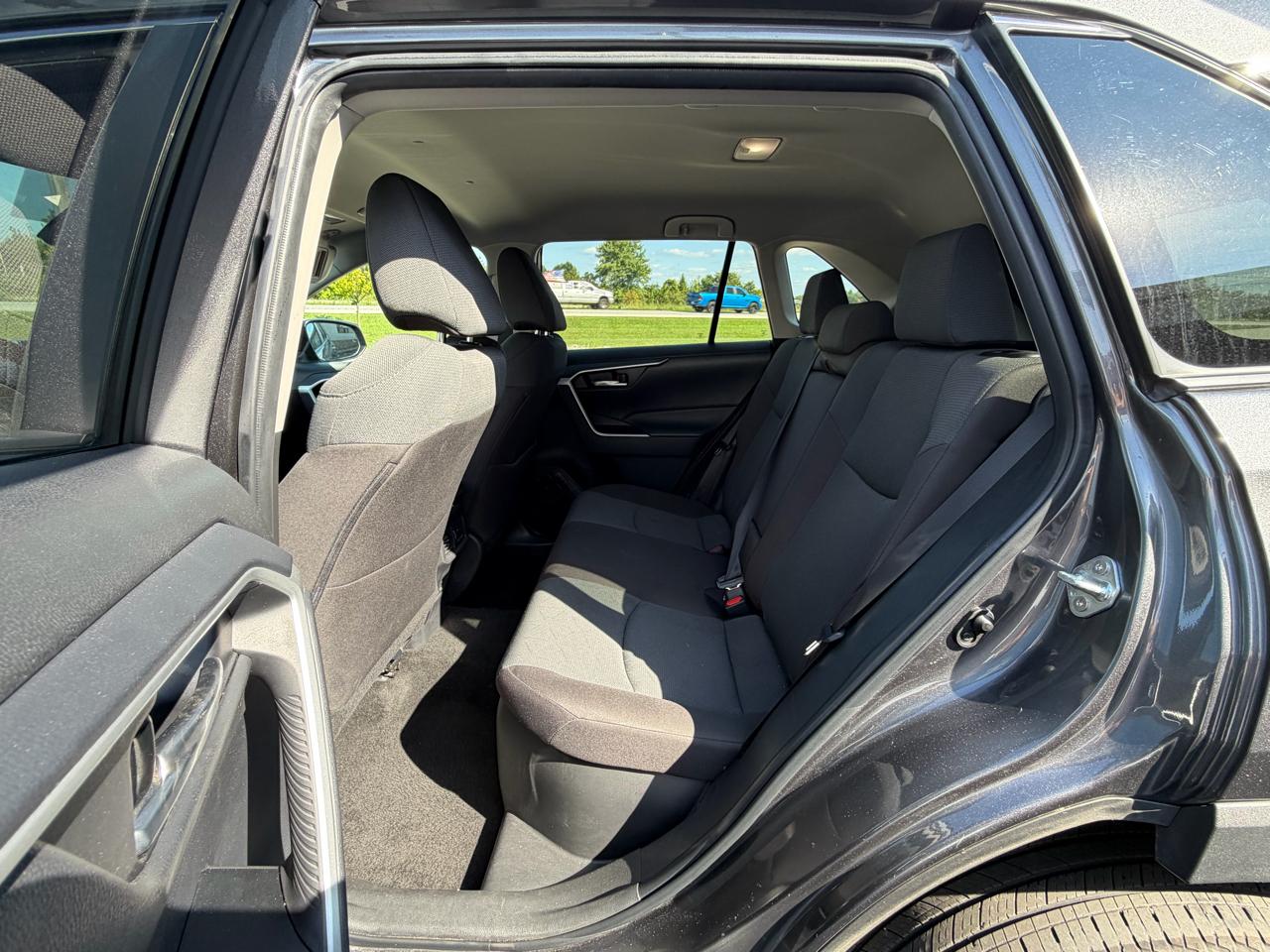 Toyota RAV4 Hybrid XLE AWD (Natl) 2025