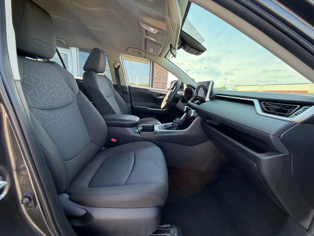 Toyota RAV4 Hybrid XLE AWD (Natl) 2025